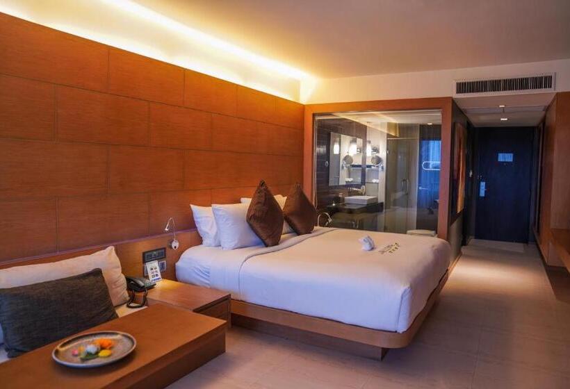 带大床的豪华间, Novotel Phuket Kata Avista Resort And Spa