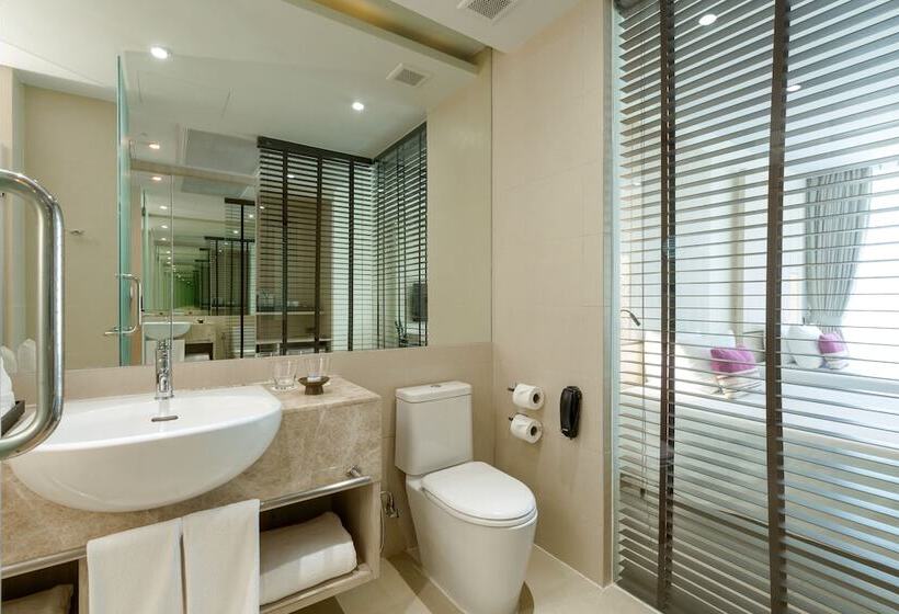 Номер Executive, Splash Beach Resort, Maikhao Phuket   Sha Extra Plus