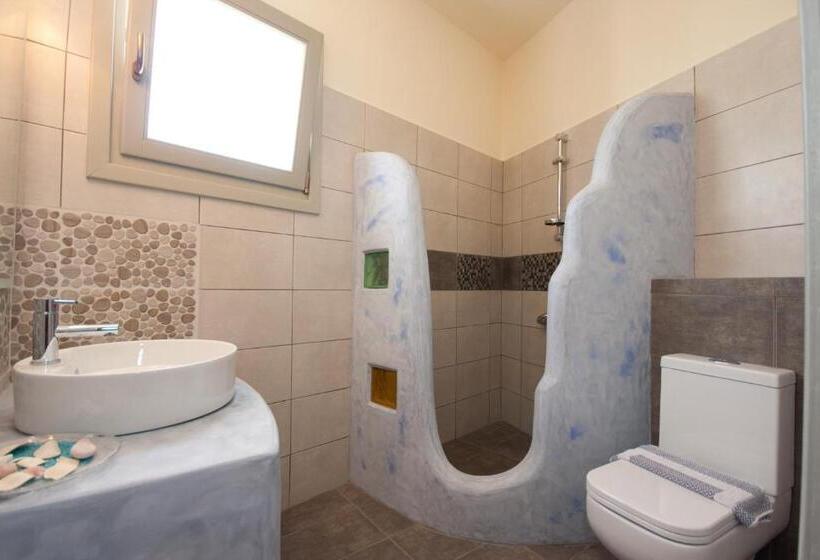 Четырехместный Номер Стандарт, Alexandra S Rooms
