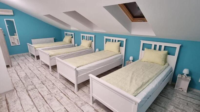 ガーデンビュースタンダード4ベッドルーム, Hostel Citadella