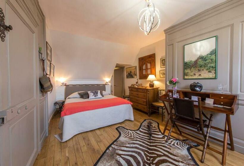 スタンダードルーム, Room In Guest Room   This 10th Century Home Sits In An Extraordinary Setting In The Center Of Orlean