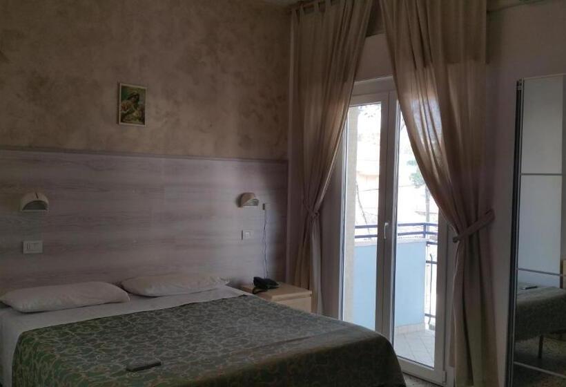 غرفة قياسية ثلاثية, Canasta