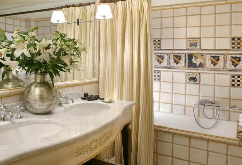 جناح جونيور, Le Convivial Luxury Suites & Spa