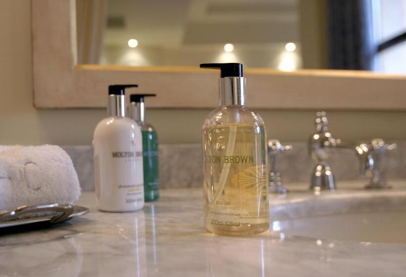 جناح جونيور, Le Convivial Luxury Suites & Spa