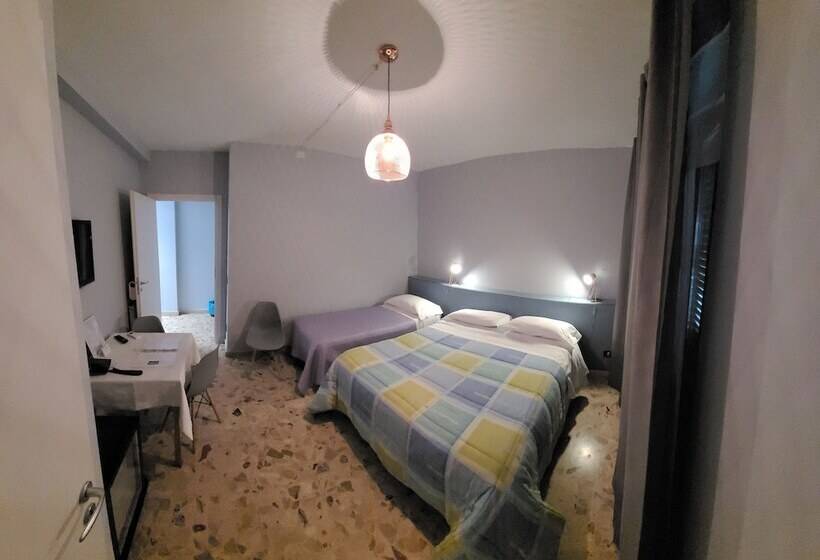 Номер Стандарт Трехместный, Mare Nostrum Petit Hôtel