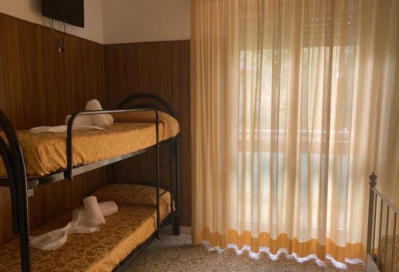 スタンダード４人部屋, Modenese