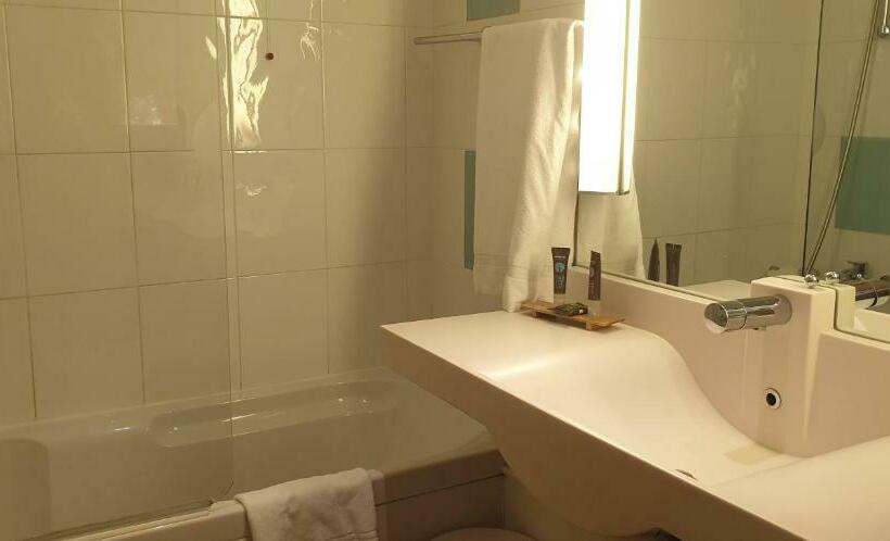 اتاق سوپریور با چشم‌انداز دریا, Novotel Salerno Est Arechi