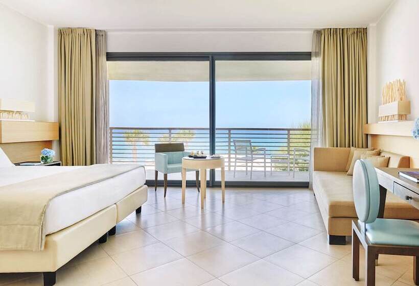 Номер Superior Вид на Море, Capovaticano Resort Thalasso Spa