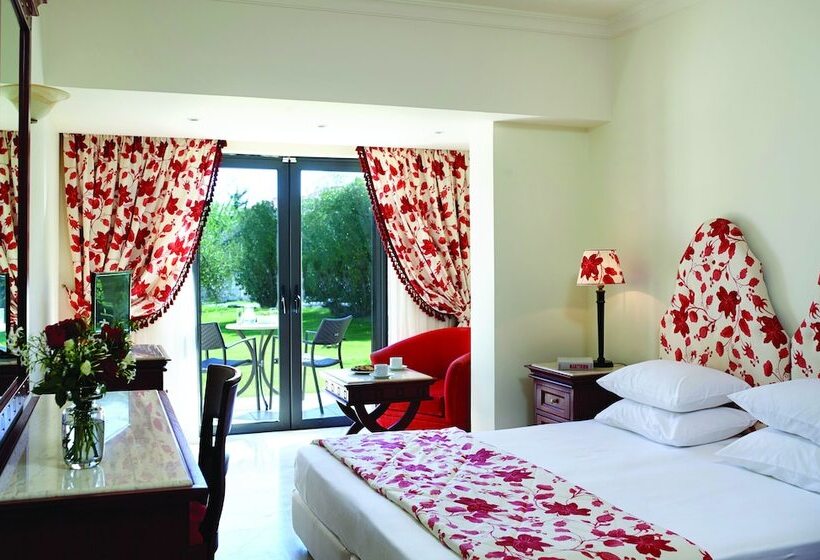 Семейный Номер Вид на Сад, Roda Beach Resort & Spa