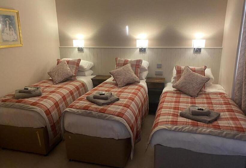 Трехместный Номер Комфорт, Adrian S Guest House