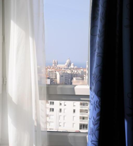 Номер Superior с Видом, Holiday Inn Express Marseille Saint Charles, An Ihg