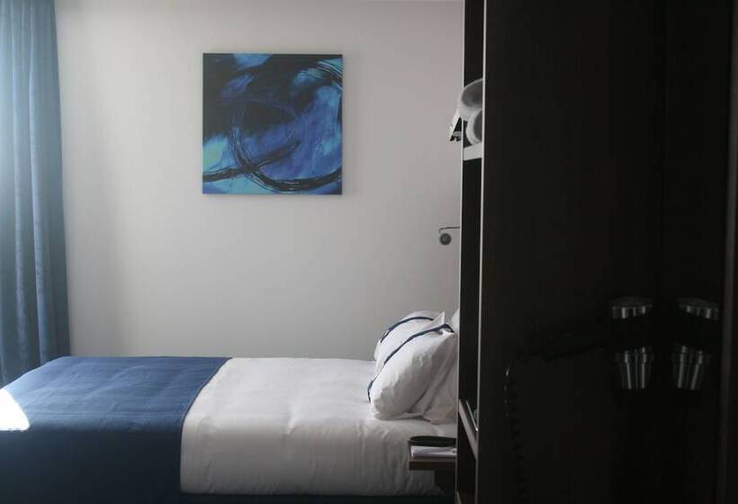 Номер Стандарт, Holiday Inn Express Marseille Saint Charles, An Ihg