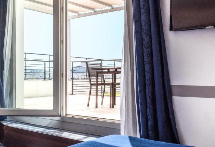 Номер Superior с Видом, Holiday Inn Express Marseille Saint Charles, An Ihg