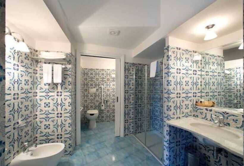 Четырехместный Номер Стандарт Вид на Море, Palazzo Marzoli Charme Resort  Small Luxury