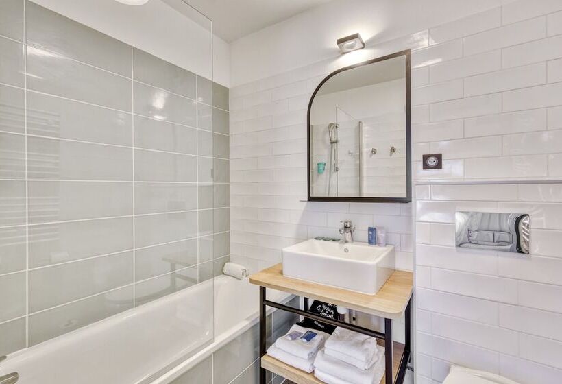 Семейное Студио, Appart City Confort Paris Clichy  Mairie