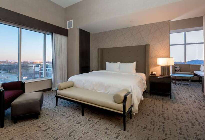 מיטת קינג בסוויטה, Embassy Suites By Hilton Orlando Downtown