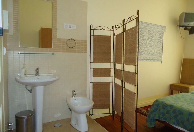 Quarto Standard Individual Casa de Banho Partilhada, Pouso Dos Anjos