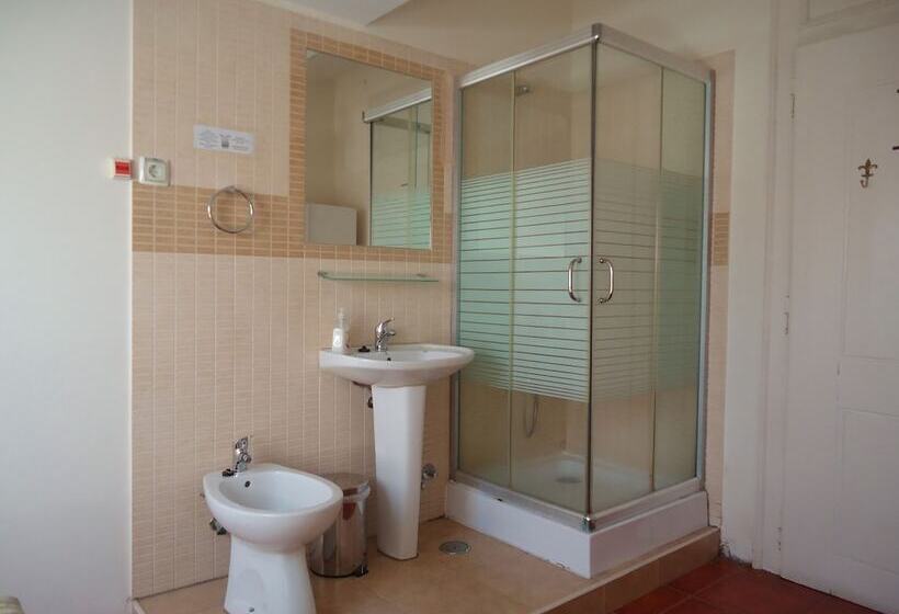 Quarto Standard Casa de Banho Partilhada, Pouso Dos Anjos