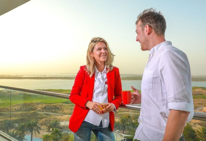 Номер Superior Вид на Море с Балконом, Park Inn By Radisson Abu Dhabi Yas Island