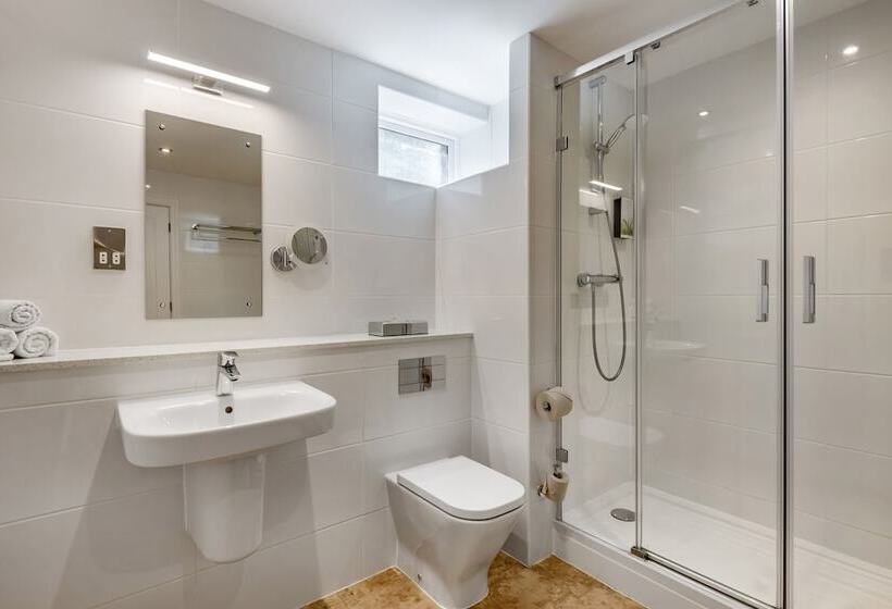 Студия Стандарт, Thurnham Hall Resort