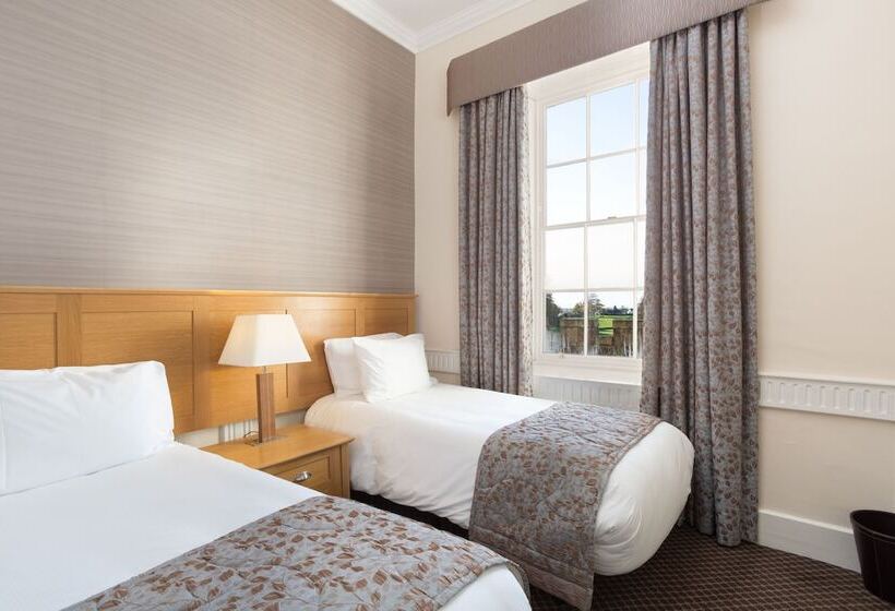 Семейные Апартаменты 3 Спальни, Thurnham Hall Resort