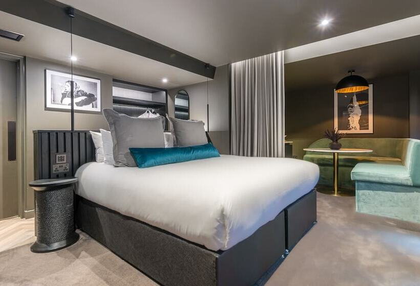 Suite, Velvet