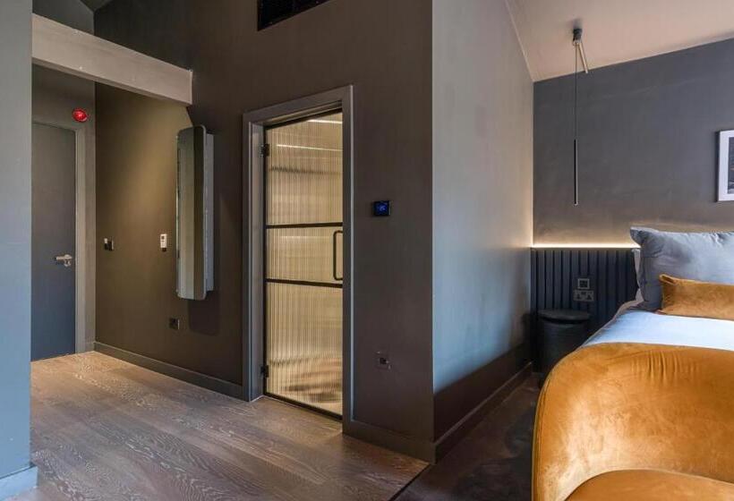 Suite, Velvet