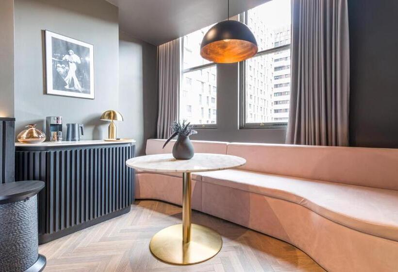 Suite, Velvet