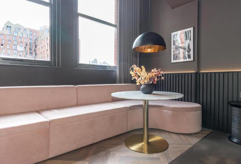 Suite, Velvet