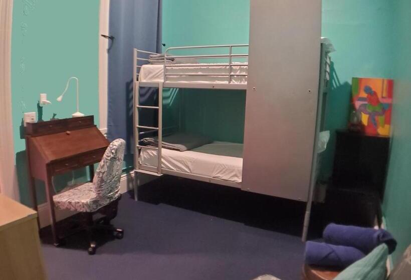 اتاق استاندارد با سرویس بهداشتی مشترک, Gaslamp Hostel