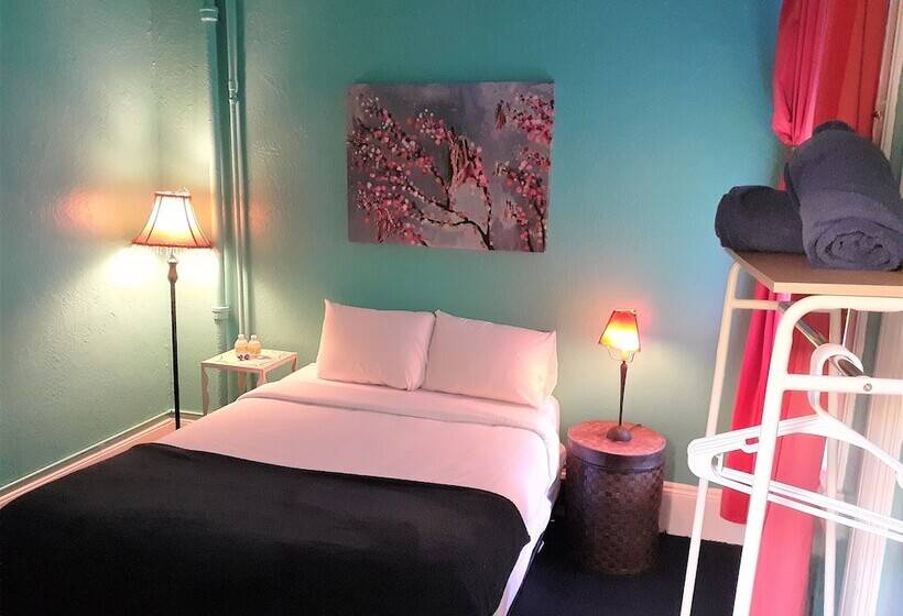 اتاق استاندارد با سرویس بهداشتی مشترک, Gaslamp Hostel