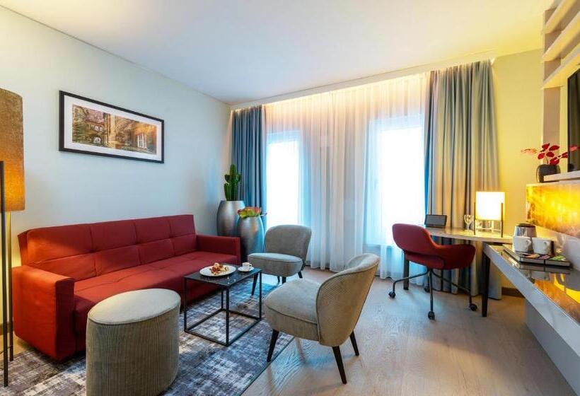 جناح جونيور, Leonardo Hotel Augsburg