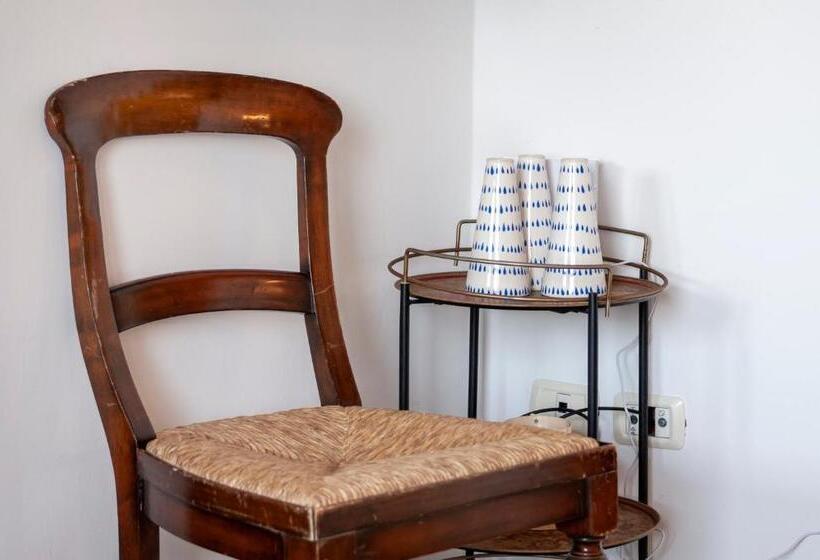 اتاق استاندارد یک نفره با چشم‌انداز دریا, Revera Rooms