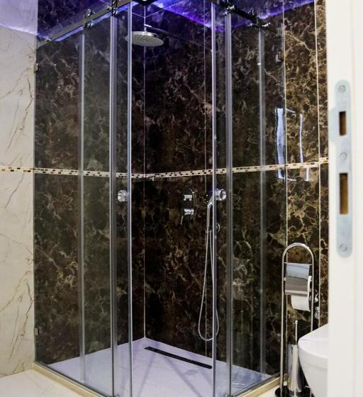 اتاق لوکس, Mk Premier