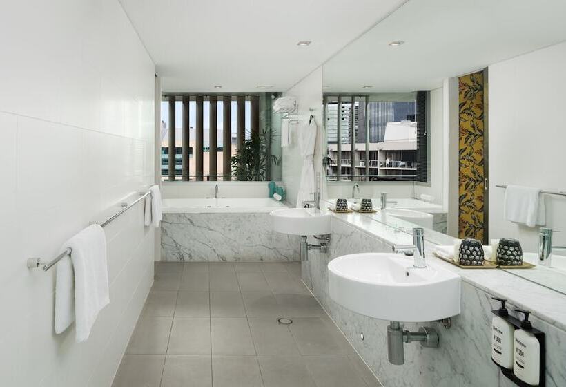 Люкс, Ovolo The Valley Brisbane
