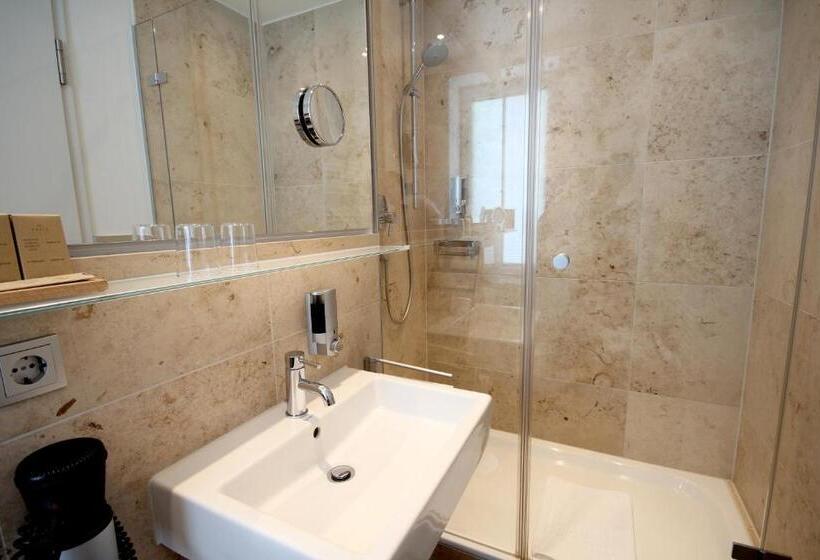 Standardzimmer, Qube Hotel Bergheim