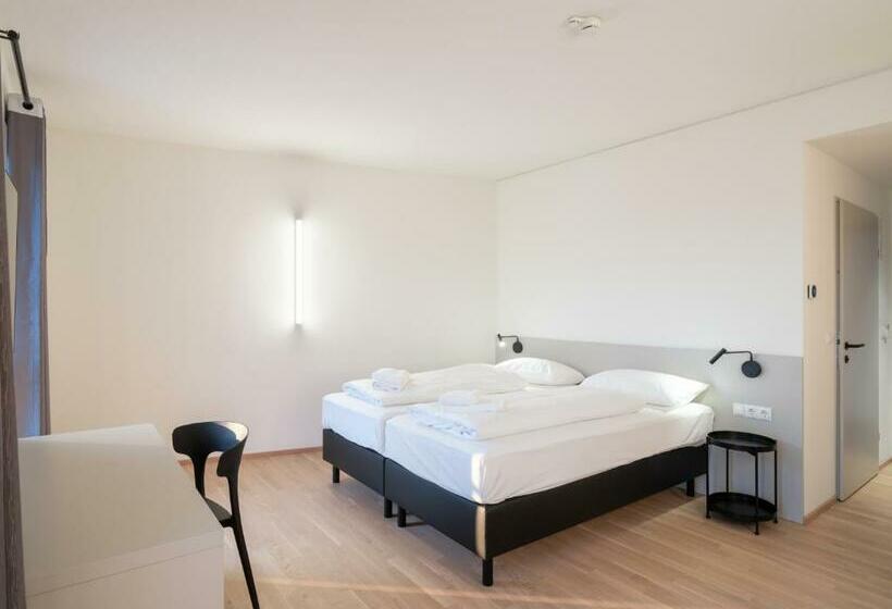 اتاق خانوادگی, At Home   Late Arrival Self Check In