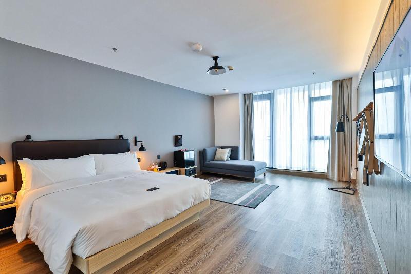 اتاق استاندارد با تخت بزرگ, Moxy Shanghai Hongqiao Necc