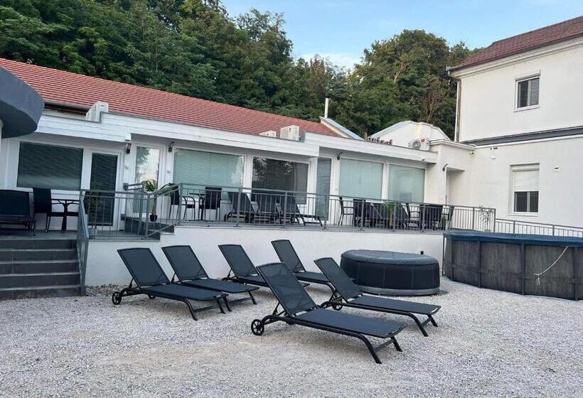 Апартаменты 1 Спальня, Kinizsi Udvar Apartmanház