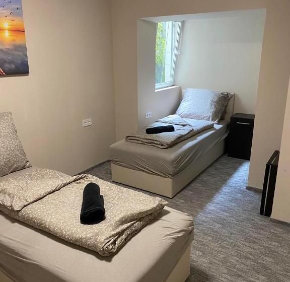 Апартаменты 1 Спальня Нижний Этаж, Kinizsi Udvar Apartmanház