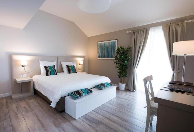 Студия Стандарт, Auberge Des Grands Bois