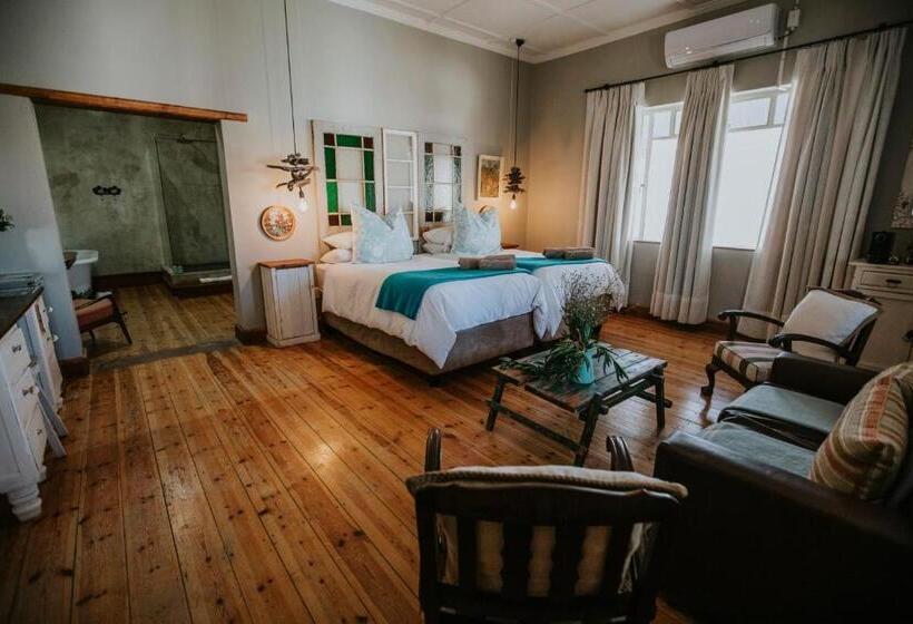Номер Стандарт Вид на Бассейн, Three Birds Country House
