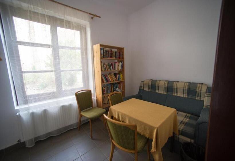 Семейный Номер, Jugendzentrum Seligstadt