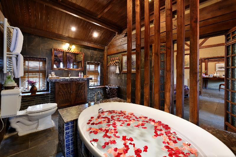 Люкс, Blossom Hill Inn Lijiang Neverland