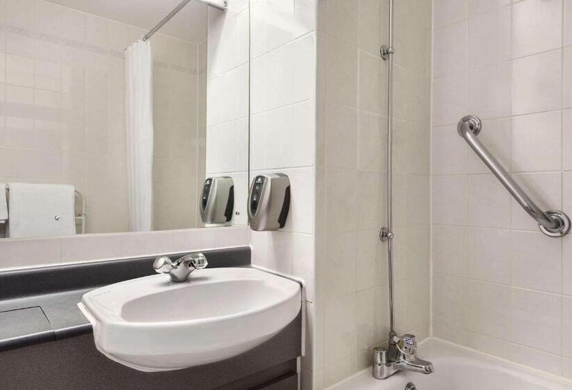 Номер бизнес-класса, Days Inn By Wyndham Sevenoaks Clacket Lane