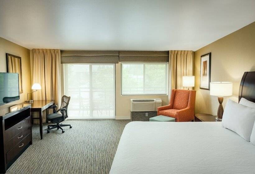Номер Стандарт Адаптированный для Инвалидов, Hilton Garden Inn Seattle  Issaquah