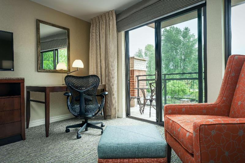 Номер Стандарт с Балконом, Hilton Garden Inn Seattle  Issaquah