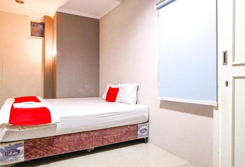 Номер Economy, Reddoorz @ Citraland Surabaya