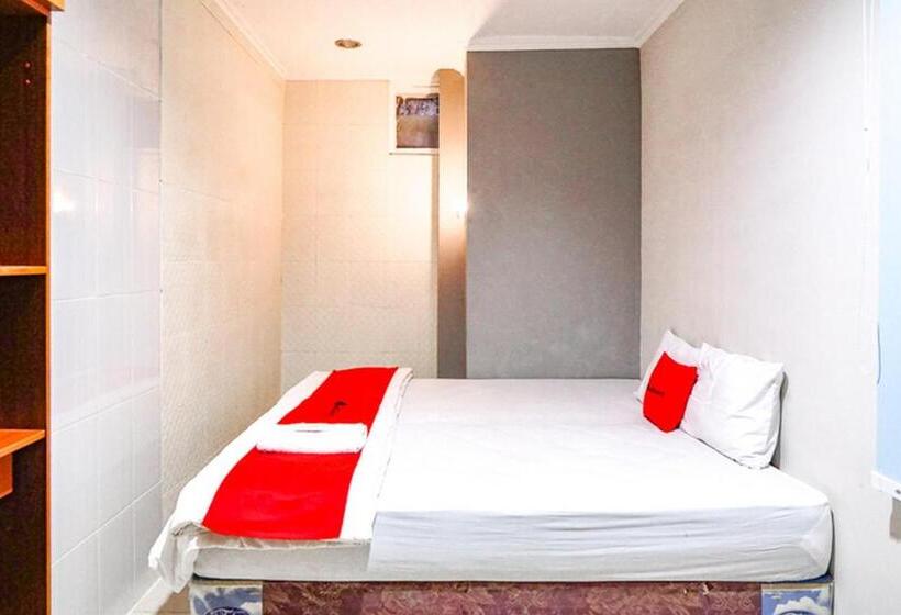 Номер Economy, Reddoorz @ Citraland Surabaya