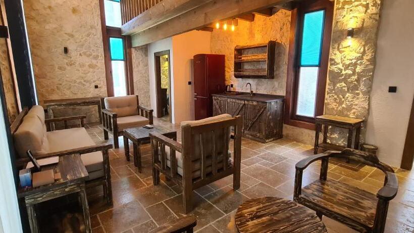 Президентский Люкс, Marisstone Hotels